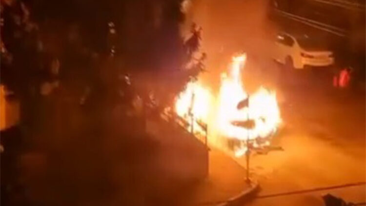 Bursa'da seyir halinde yanan otomobil alev topuna döndü