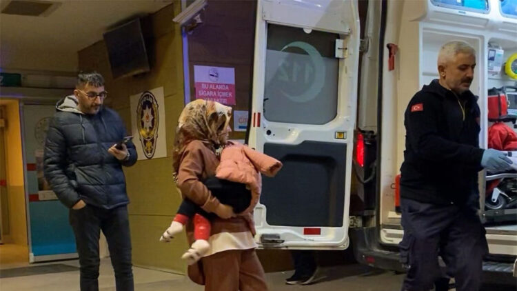 Üzerine şifonyer devrilen 3 yaşındaki çocuk ağır yaralandı