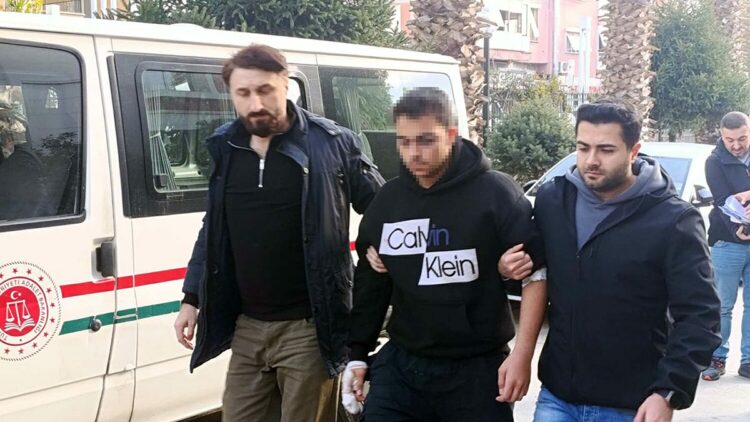 Babaannesini bıçaklayarak öldüren 16 yaşındaki şüpheli adliyede