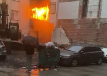Bahçelievler'de kentsel dönüşüme giren binada yangın; 2 gözaltı