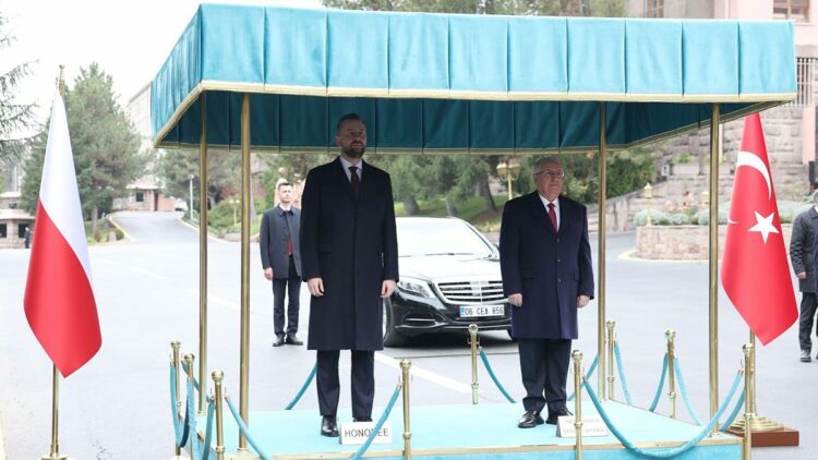 Bakan Güler, Polonya Başbakan Yardımcısı ile bir araya geldi