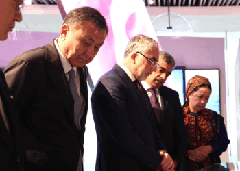 Bakan Işıkhan Azerbaycan'da