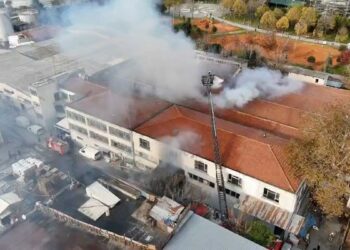 Bakırköy'de tekstil fabrikasında yangın