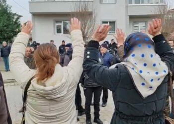 Baz istasyonu yapılmasına karşı çıkan kadınlar eylem yaptı