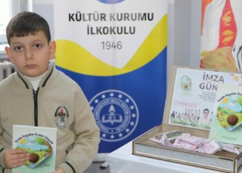 'Benim Hayalim Benim Dünyam' kitabının geliri DMD hastası öğrenciye