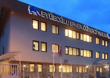 Bir kadın müdürenin perspektifinden: Erkek öğrenci yurdu yönetimi