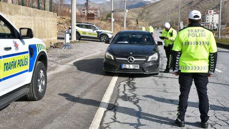 Bitlis'te trafik denetimlerinde 'yapay zeka' desteği