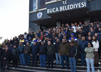 Buca Belediyesi'ndeki yaklaşık 2 bin işçiden iş bırakma eylemi