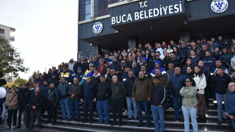 Buca Belediyesi'ndeki yaklaşık 2 bin işçiden iş bırakma eylemi