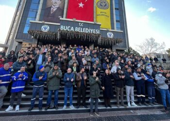 Buca'da maaşlarını alamayan işçiler eylemde