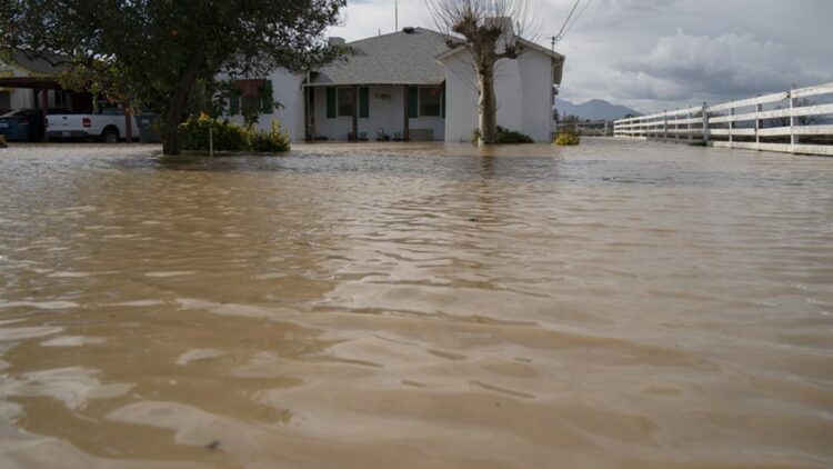 California'da sel uyarısı