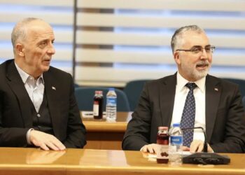 Çalışma Bakanı Vedat Işıkhan'dan Türk-İş'e sürpriz ziyaret