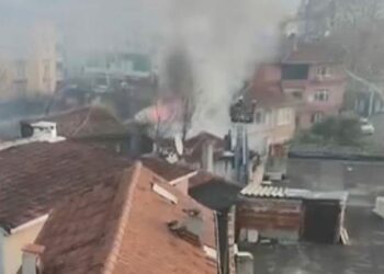 Çatalca'da müstakil ev alev alev yandı