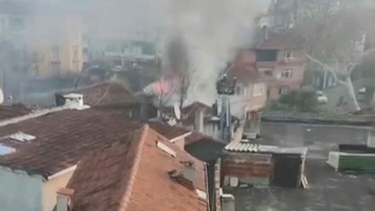 Çatalca'da müstakil ev alev alev yandı