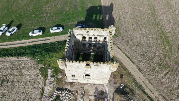 Cezayirli Gazi Hasan Paşa'ya ait köşk gün yüzüne çıkarılıyor