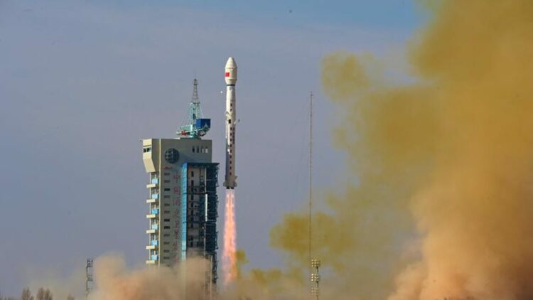 Çin uzaya yeni bir uydu gönderdi