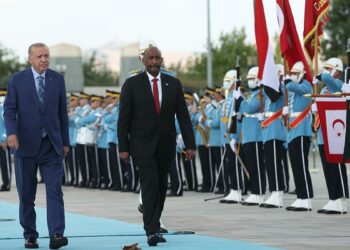 Cumhurbaşkanı Erdoğan, Sudan Egemenlik Konseyi Başkanı'nı resmi törenle karşıladı