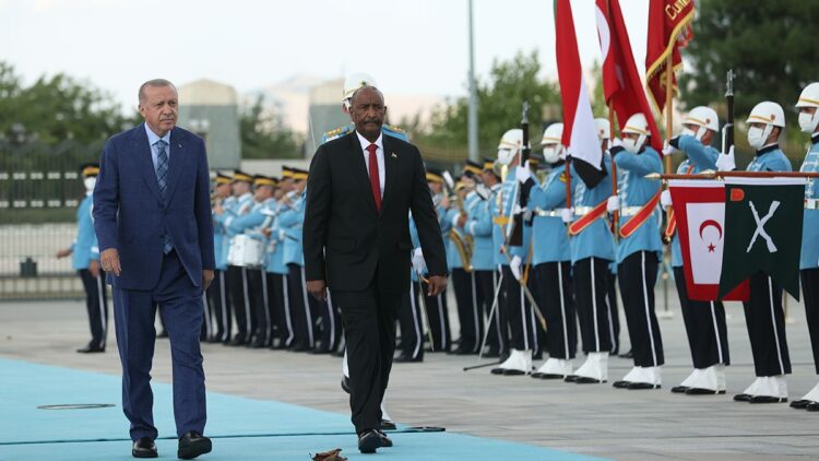 Cumhurbaşkanı Erdoğan, Sudan Egemenlik Konseyi Başkanı'nı resmi törenle karşıladı