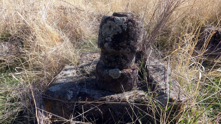 Defineciler, tarihi Haydar Baba Mezarlığı’nı talan etti