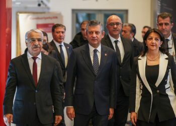 DEM Parti heyetinden Özgür Özel'i ziyaret