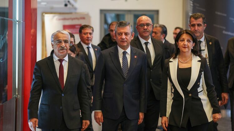 DEM Parti heyetinden Özgür Özel'i ziyaret