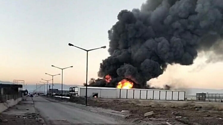 Denizli'de filtre sistemi üretilen fabrikada yangın