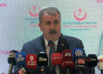 Destici'den Papa'nın İznik ziyareti yorumu; Gözleri İznik'te ve Ayasofya'da