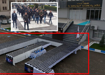 Düzce'de 2 araçta 46 bin 655 tabanca parçası ele geçirildi