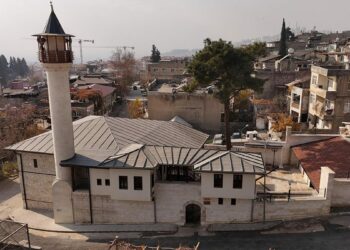Depremde ağır hasar alan Duraklı Camisi, yeniden cemaatle buluşuyor