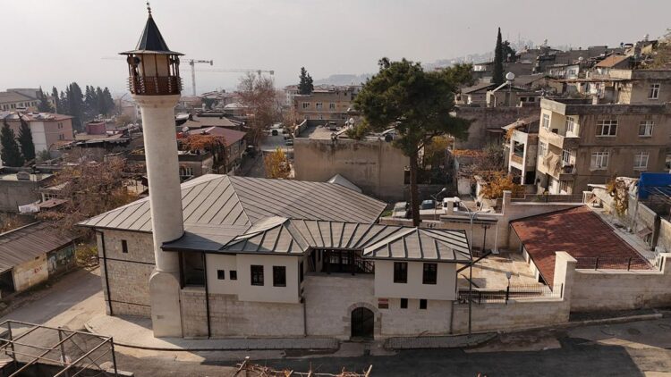 Depremde ağır hasar alan Duraklı Camisi, yeniden cemaatle buluşuyor