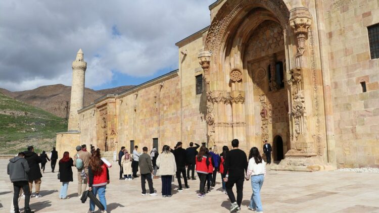Depremde zarar gören 109 vakıf eserinin restorasyonu tamamlandı