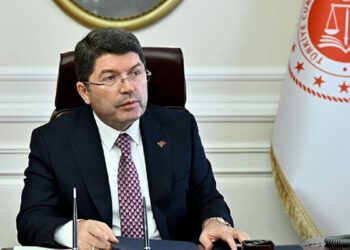 Devletimize diz çöktürmeyi amaçlayan şer yapılara fırsat vermeyeceğiz
