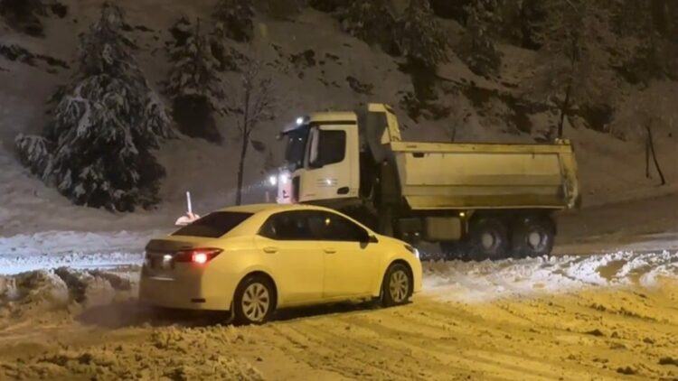 Düzce'de 37 köy yolu ulaşıma kapandı
