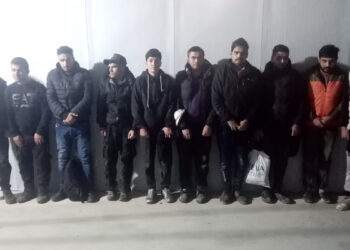 Avrupa ülkelerine gitmek isteyen 20 kaçak göçmen yakalandı