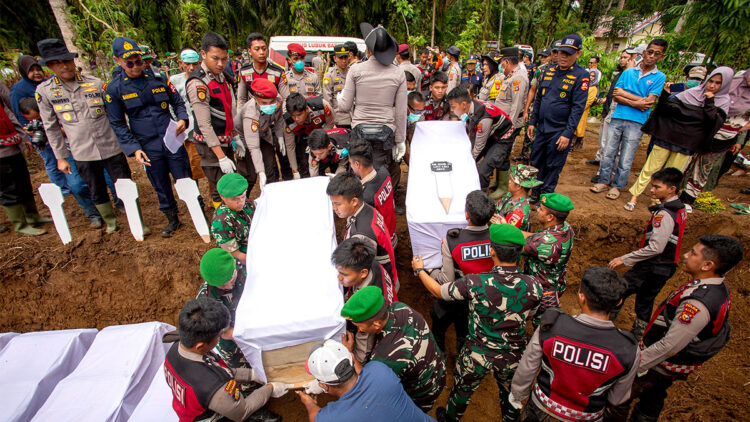Sumatra Adası'nda şiddetli yağış; 1000 kişi hayatını kaybetti