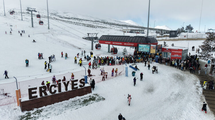 Erciyes'te hafta sonu yoğunluğu