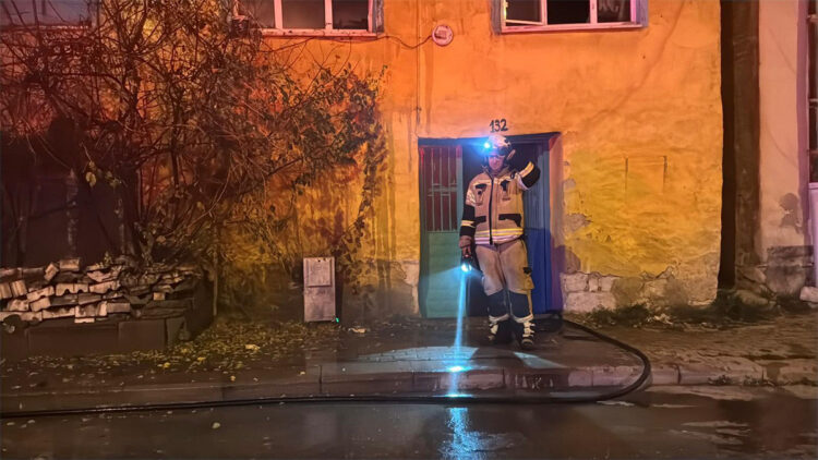 Kütahya'da evde çıkan yangında anne öldü, kızı yaralandı