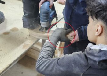 Eline çaktığı ahşap parçasıyla hastaneye kaldırıldı
