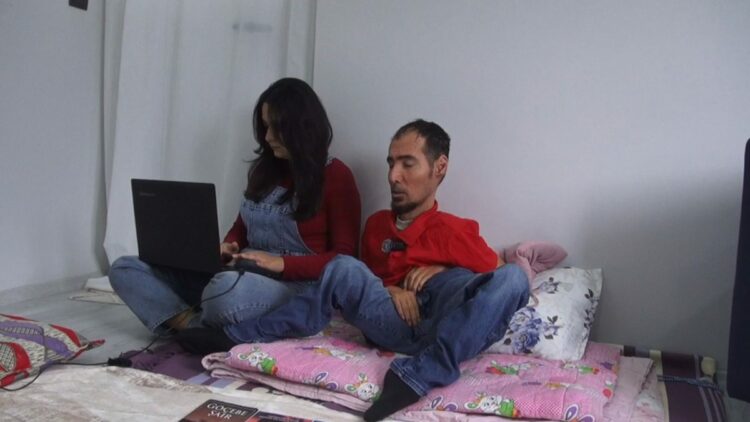 Ellerini ve ayaklarını kullanamayan Abbas, 16 yılda 20 kitabı çıktı