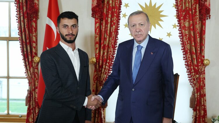 Erdoğan, Oscar ödüllü Filistinli yönetmen Basel Adra ile görüştü