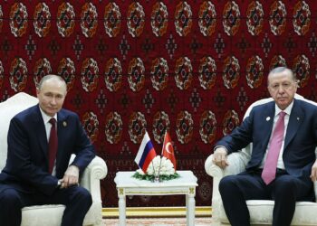 Erdoğan Türkmenistan'da Putin ile görüştü