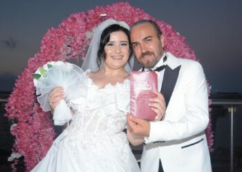 Evlenmek için kaçırdığı kocasıyla 15 yıl sonra ikinci düğününü yaptı