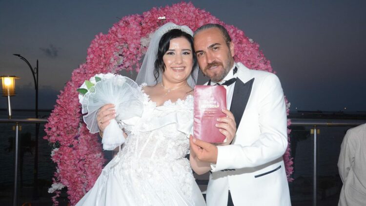 Evlenmek için kaçırdığı kocasıyla 15 yıl sonra ikinci düğününü yaptı