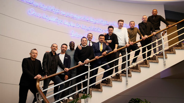 Fenerbahçe'nin efsane futbolcuları derbi öncesi bir araya geldi