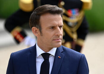 Macron'dan, ABD'nin vize kısıtlama kararına kınama