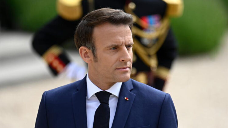 Macron'dan, ABD'nin vize kısıtlama kararına kınama