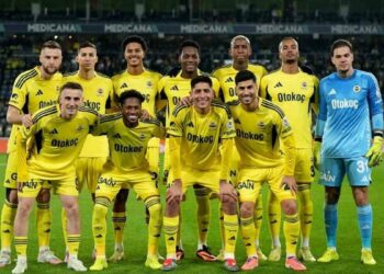 Fenerbahçe Konyaspor’u rahat geçti ve yeniden ikinci sıraya yerleşti
