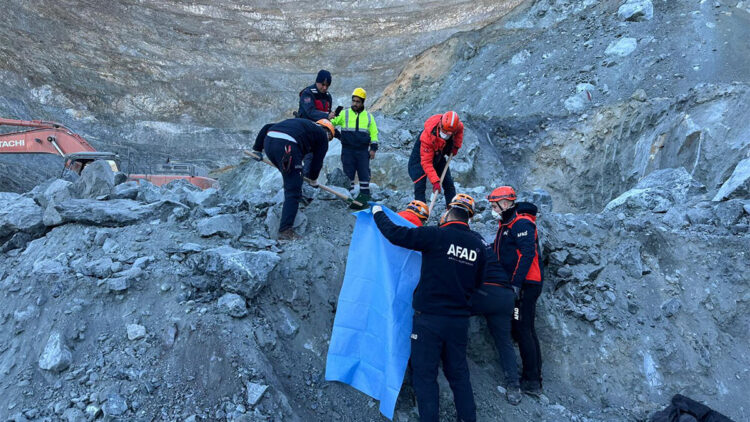 Göçük altında kalan şantiye müdürünün 28'inci günde cansız bedenine ulaşıldı