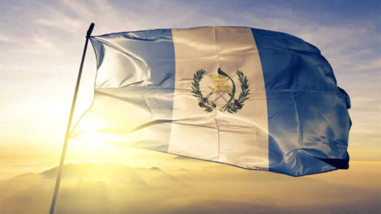 Guatemala'da yolcu otobüsü uçuruma yuvarlandı; 15 ölü