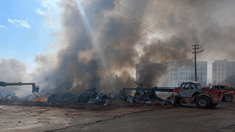 Gaziantep'te depoda çıkan yangın, kontrol altına alındı